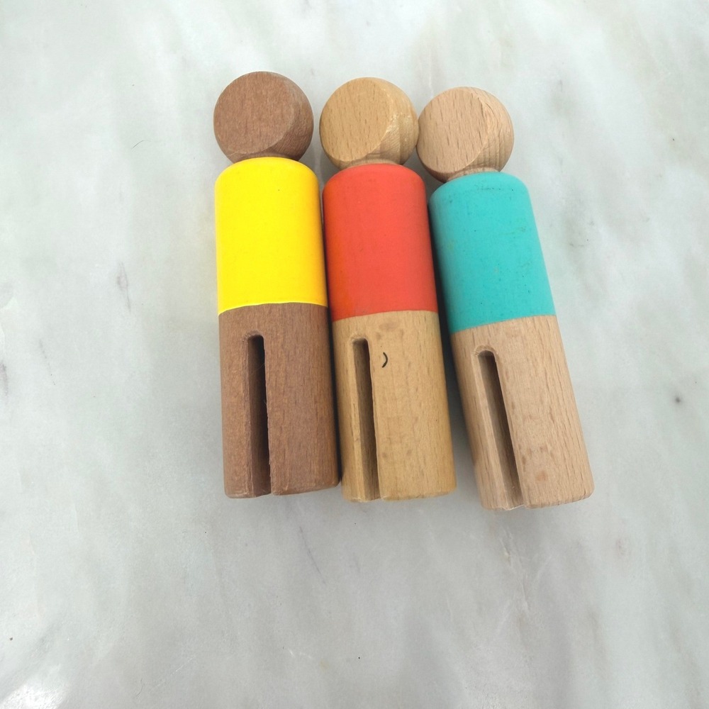 Lovevery Post And Play Peg People Toy 3 Figures Teal Red Yellow replacement Part